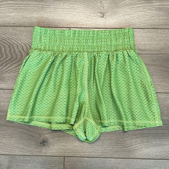 NWOT Noli Yoga Liquid Mesh High Waist Ivy Green Shorts Size Small - Picture 1 of 9